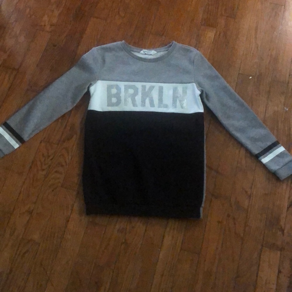This is a sweater from H&M Very new